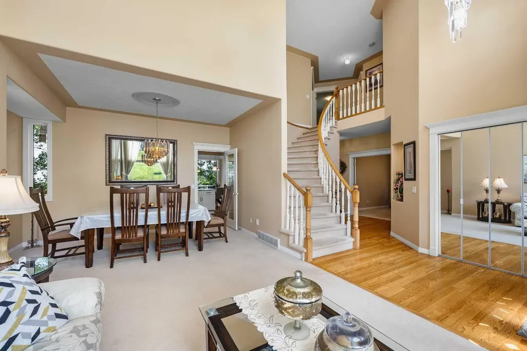 207 Hamptons Drive NW Calgary AB T3A 5S1