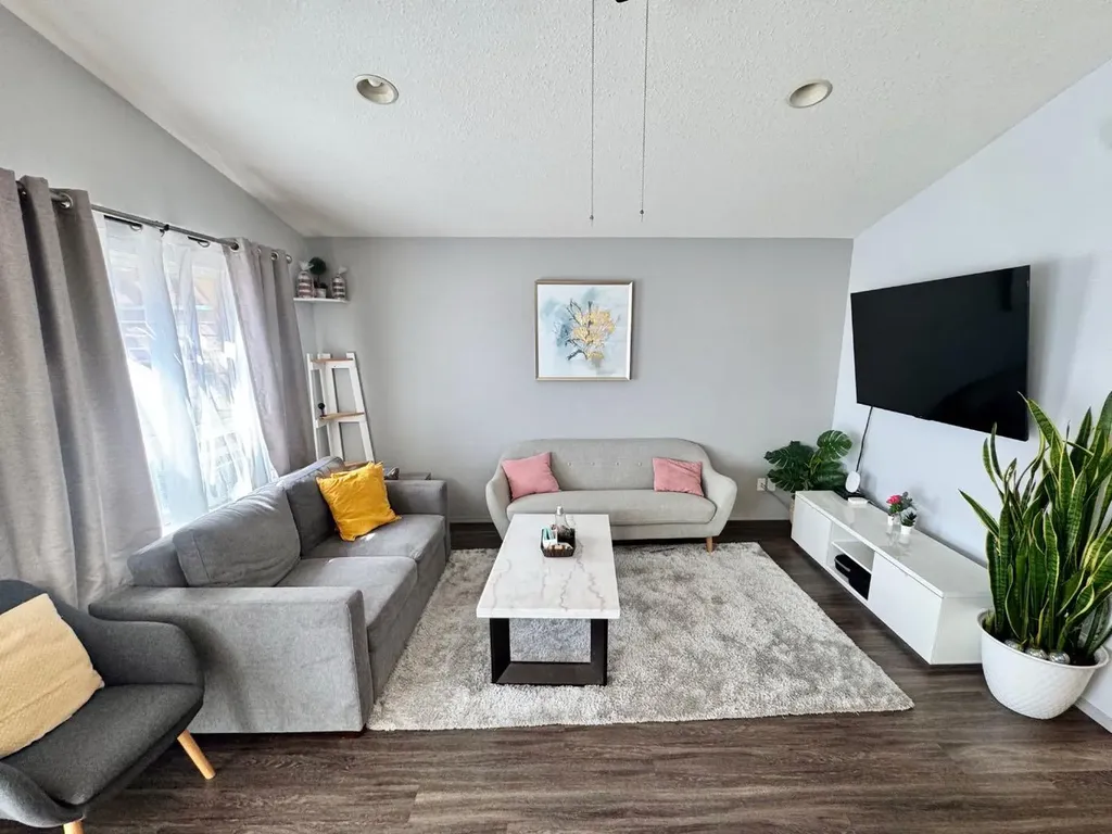 8833 67 Avenue Grande Prairie AB T8W 2X9