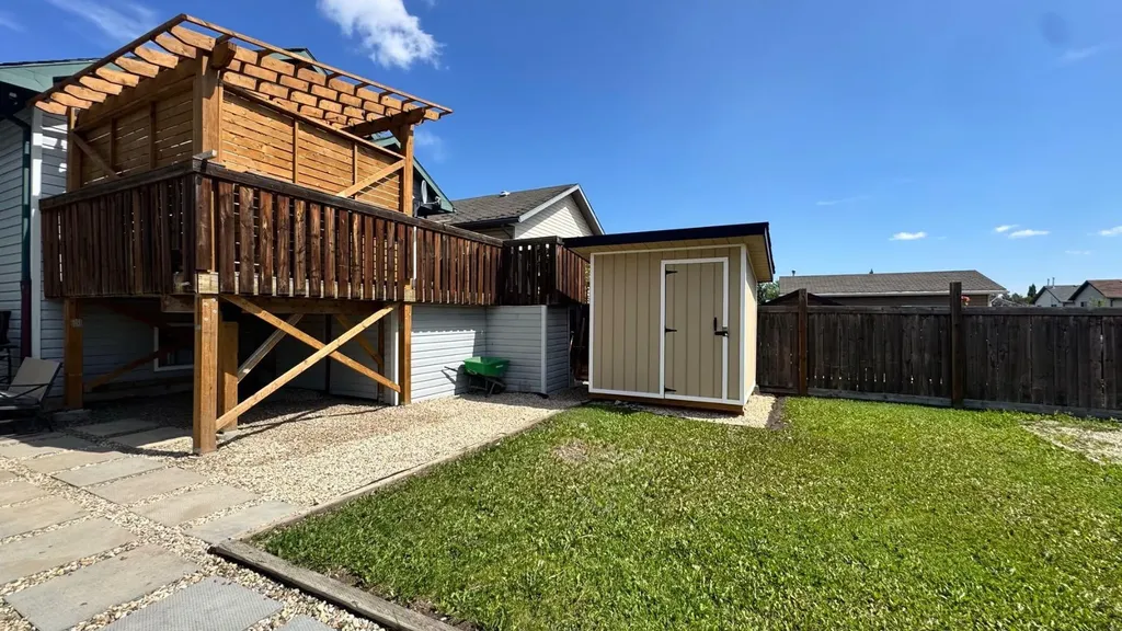 8833 67 Avenue Grande Prairie AB T8W 2X9