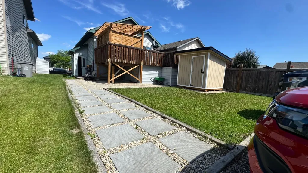 8833 67 Avenue Grande Prairie AB T8W 2X9