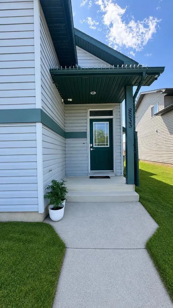 8833 67 Avenue Grande Prairie AB T8W 2X9