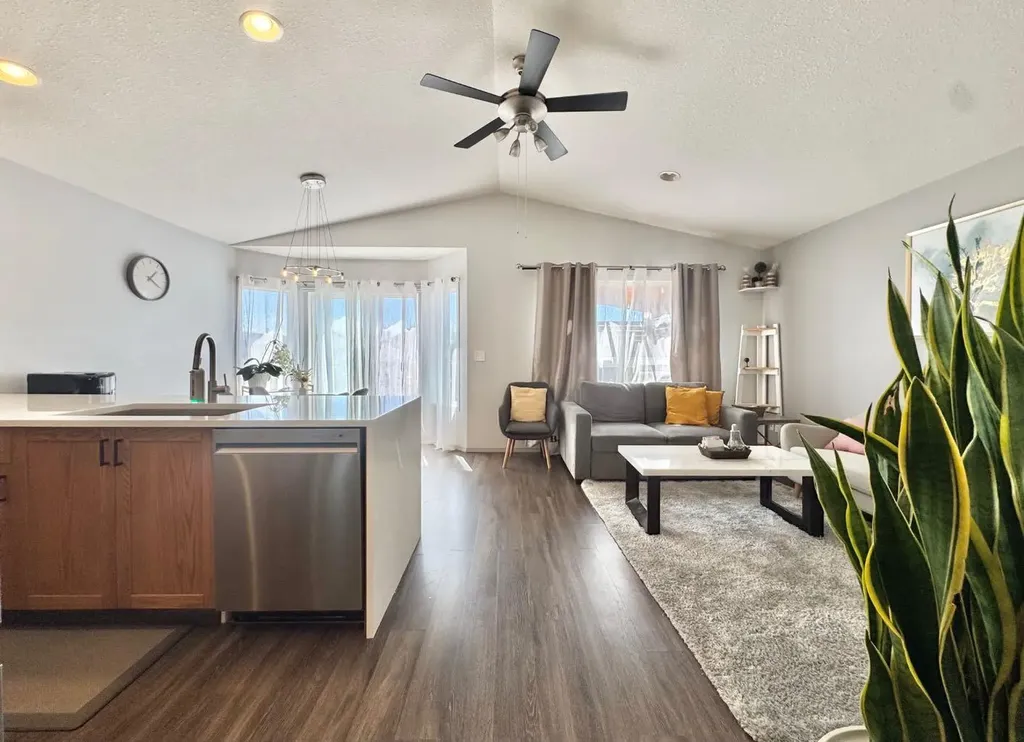 8833 67 Avenue Grande Prairie AB T8W 2X9