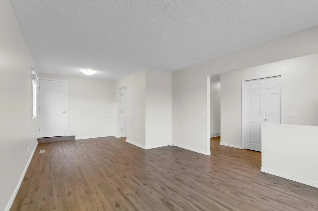 452 Queen Alexandra Way SE Calgary AB T2J 3P1