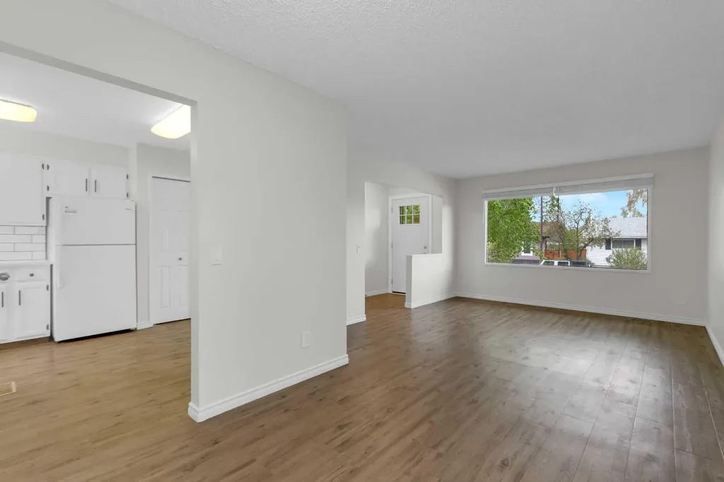 452 Queen Alexandra Way SE Calgary AB T2J 3P1