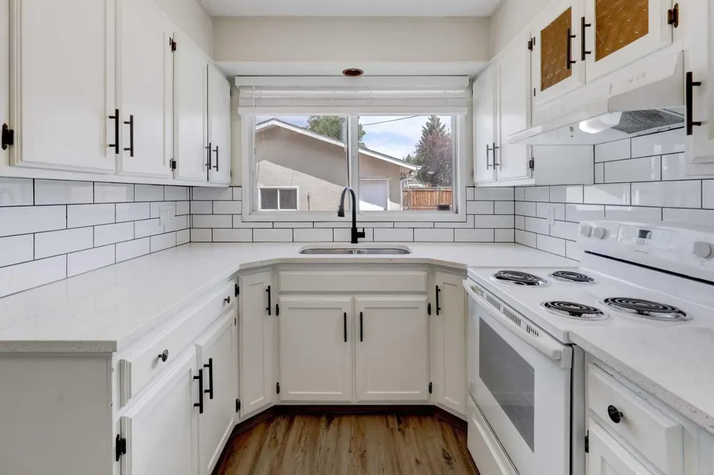 452 Queen Alexandra Way SE Calgary AB T2J 3P1