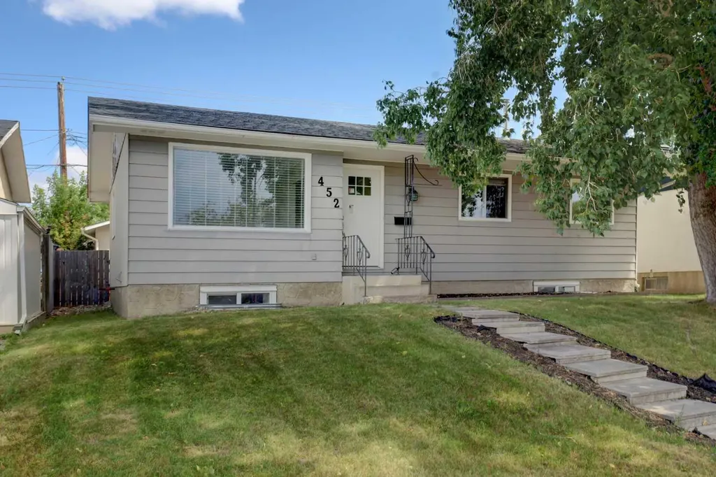 452 Queen Alexandra Way SE Calgary AB T2J 3P1