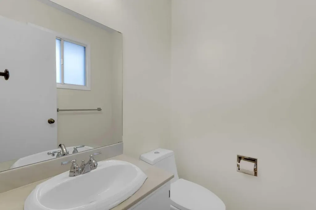 452 Queen Alexandra Way SE Calgary AB T2J 3P1
