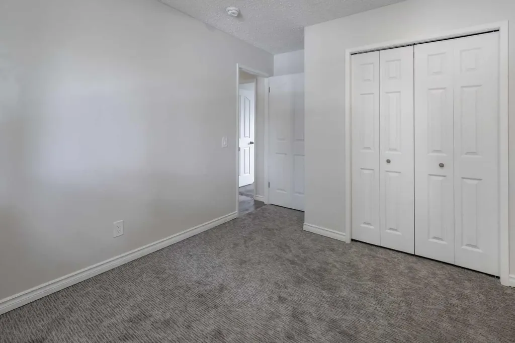 452 Queen Alexandra Way SE Calgary AB T2J 3P1