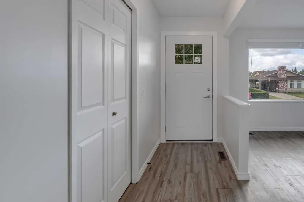452 Queen Alexandra Way SE Calgary AB T2J 3P1