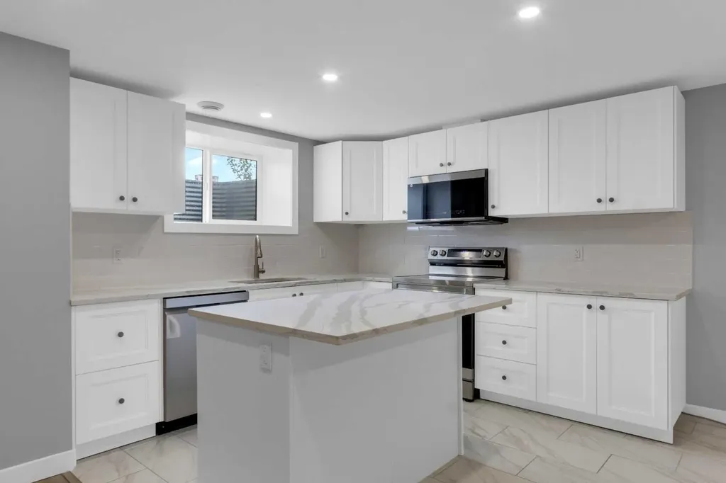 452 Queen Alexandra Way SE Calgary AB T2J 3P1