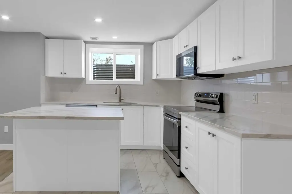 452 Queen Alexandra Way SE Calgary AB T2J 3P1