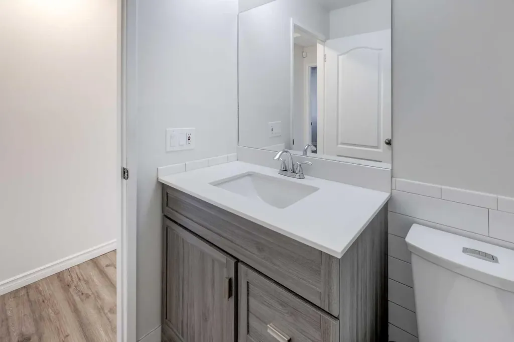452 Queen Alexandra Way SE Calgary AB T2J 3P1