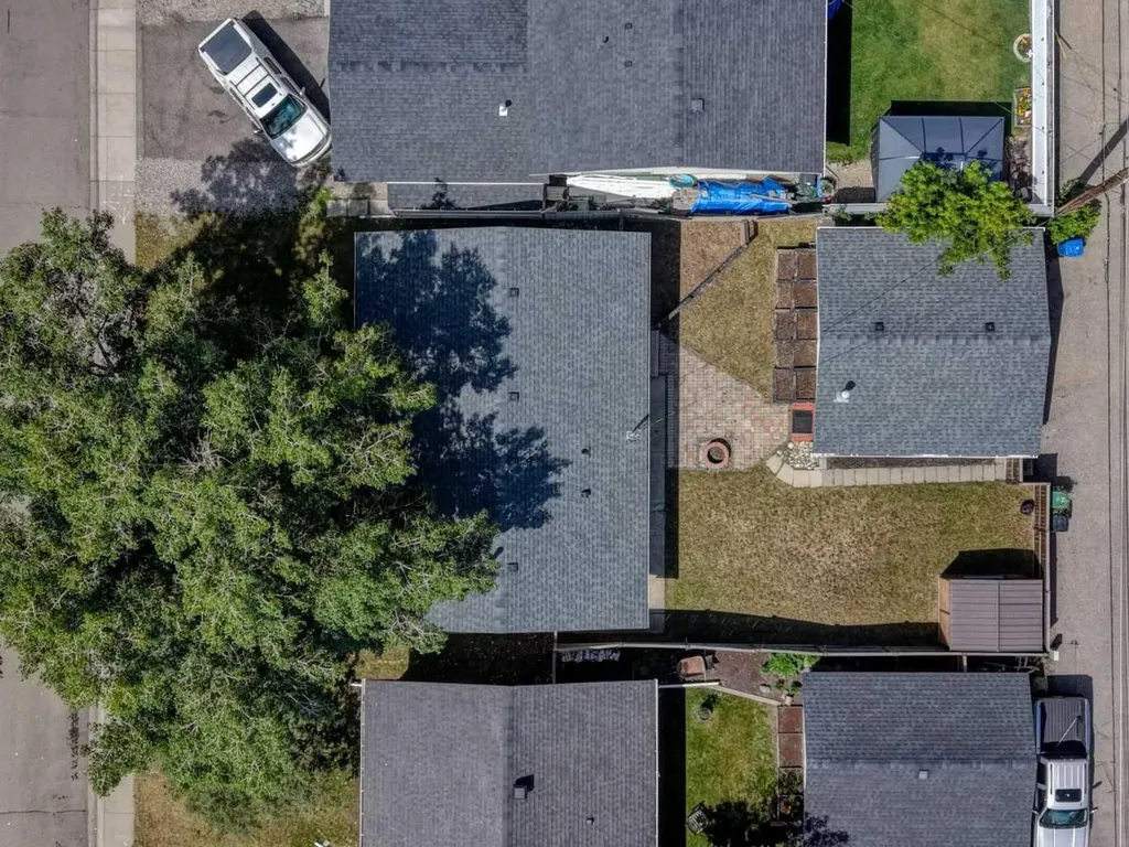 452 Queen Alexandra Way SE Calgary AB T2J 3P1