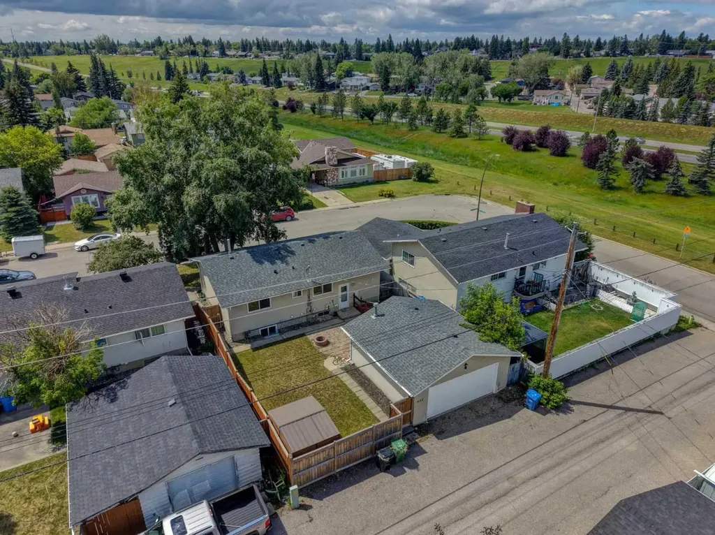 452 Queen Alexandra Way SE Calgary AB T2J 3P1