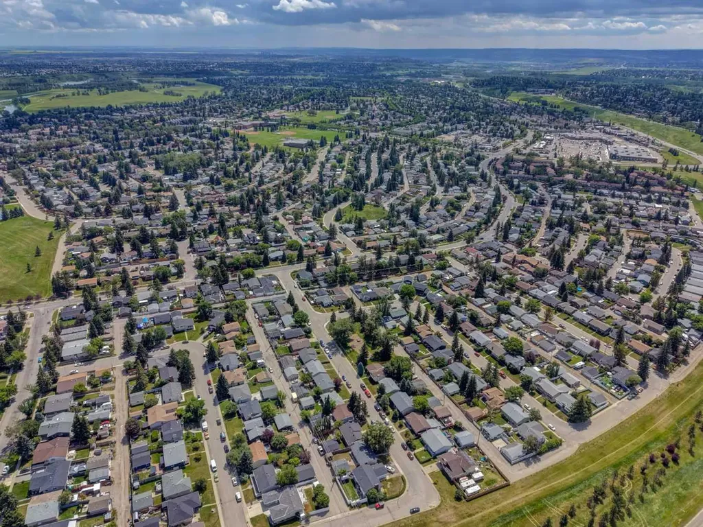452 Queen Alexandra Way SE Calgary AB T2J 3P1