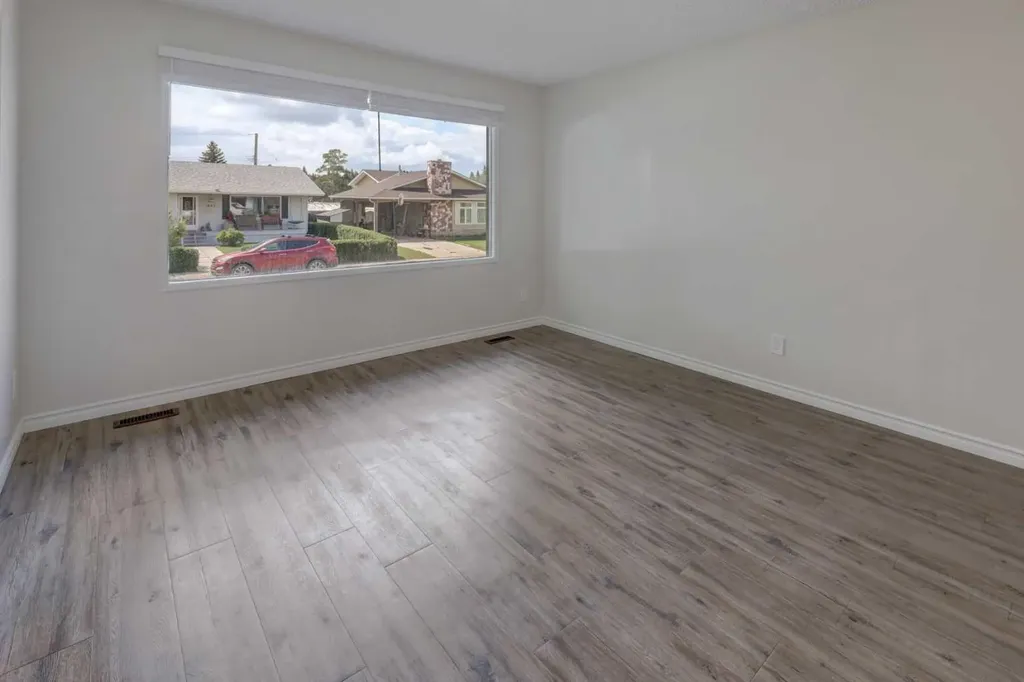 452 Queen Alexandra Way SE Calgary AB T2J 3P1