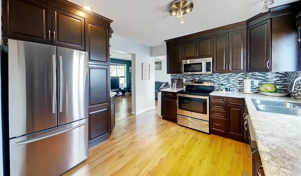 1402 Edson Drive Edson AB T7E 1H6