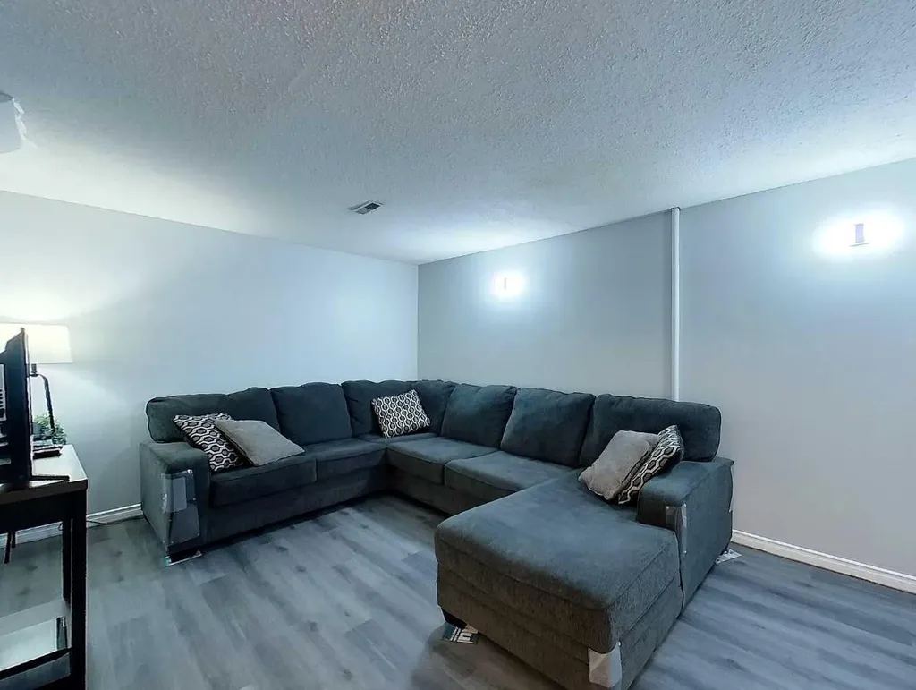 1402 Edson Drive Edson AB T7E 1H6