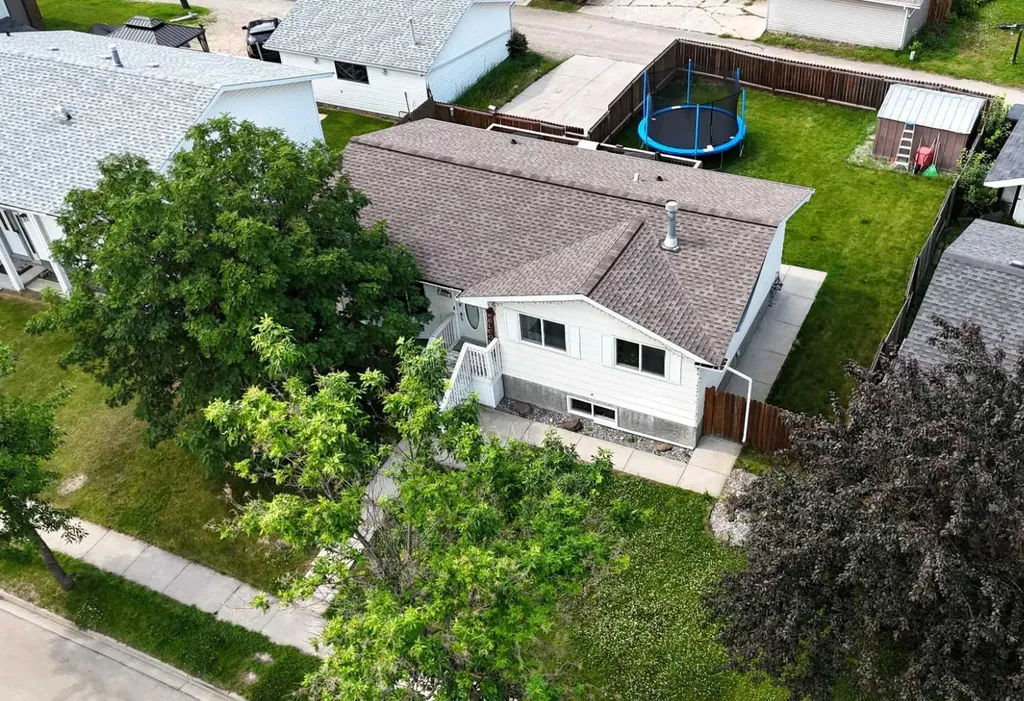 1402 Edson Drive Edson AB T7E 1H6