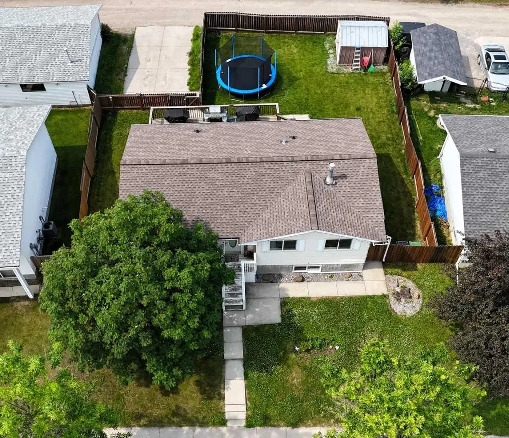 1402 Edson Drive Edson AB T7E 1H6