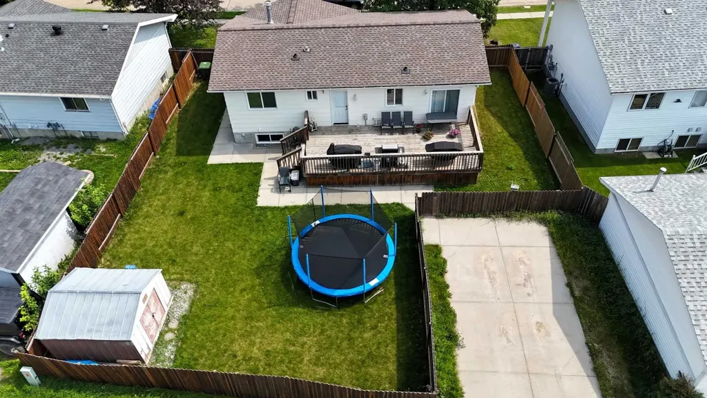 1402 Edson Drive Edson AB T7E 1H6