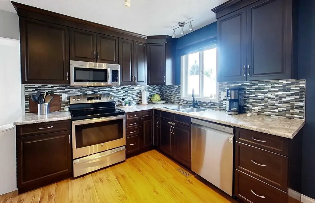 1402 Edson Drive Edson AB T7E 1H6