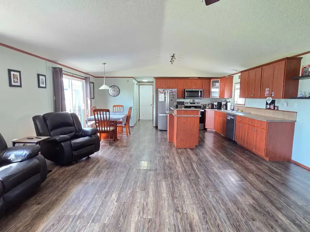 10615 88 Street Grande Prairie AB T8X 1P5