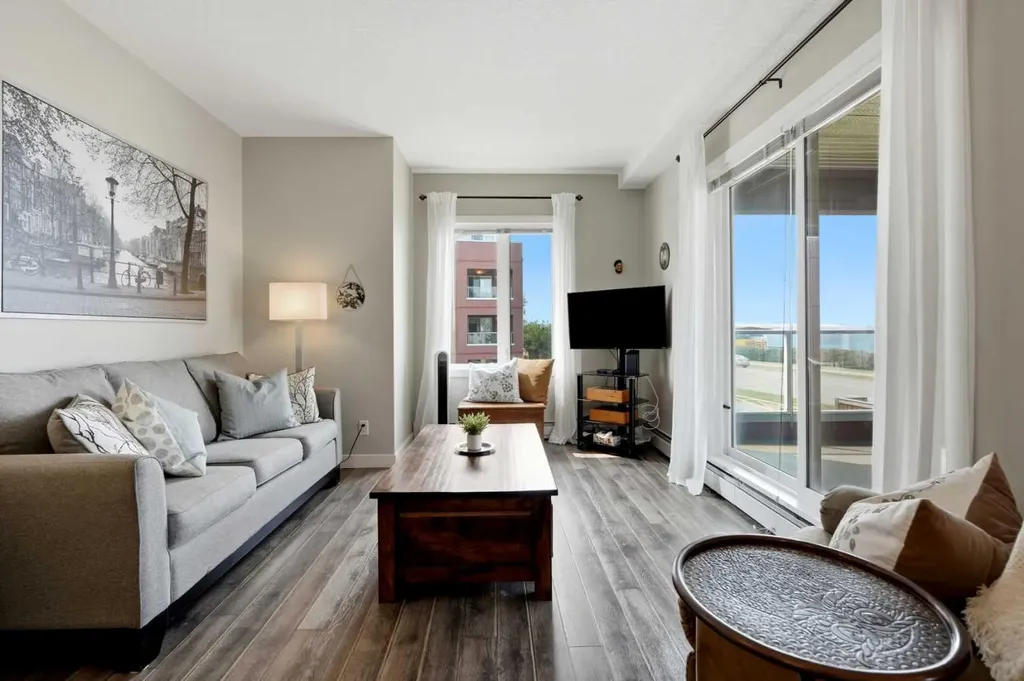 604 East Lake Boulevard NE Airdrie AB T4A0G6