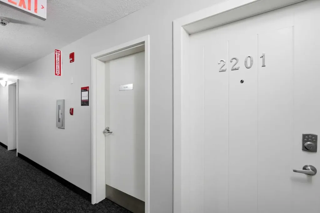 604 East Lake Boulevard NE Airdrie AB T4A0G6