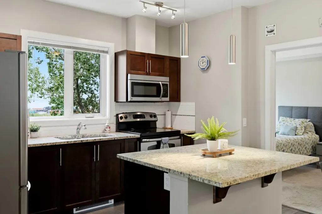 604 East Lake Boulevard NE Airdrie AB T4A0G6