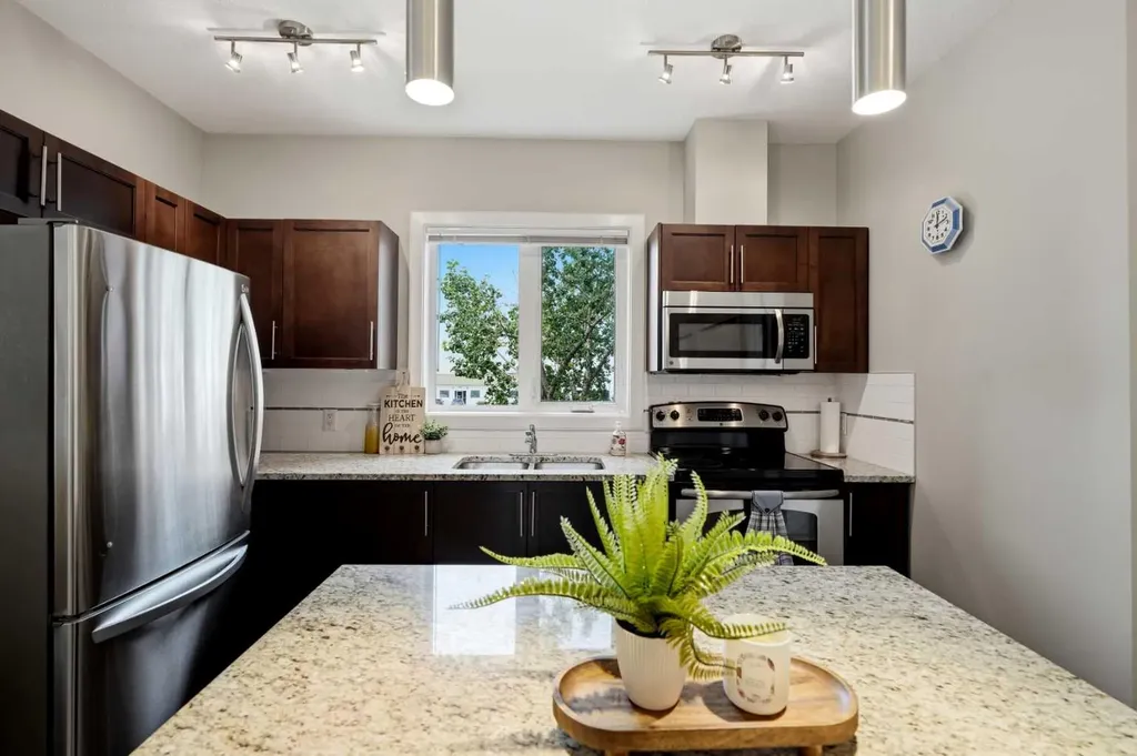 604 East Lake Boulevard NE Airdrie AB T4A0G6
