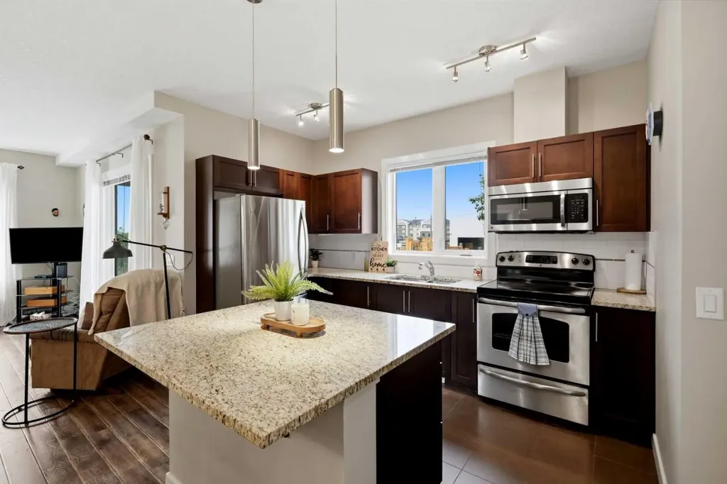 604 East Lake Boulevard NE Airdrie AB T4A0G6