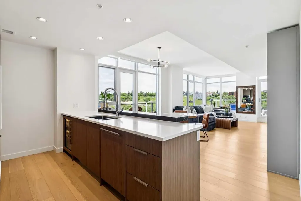118 Waterfront Court SW Calgary AB T2P1K8