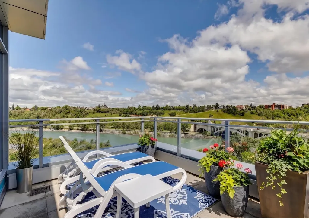 118 Waterfront Court SW Calgary AB T2P1K8