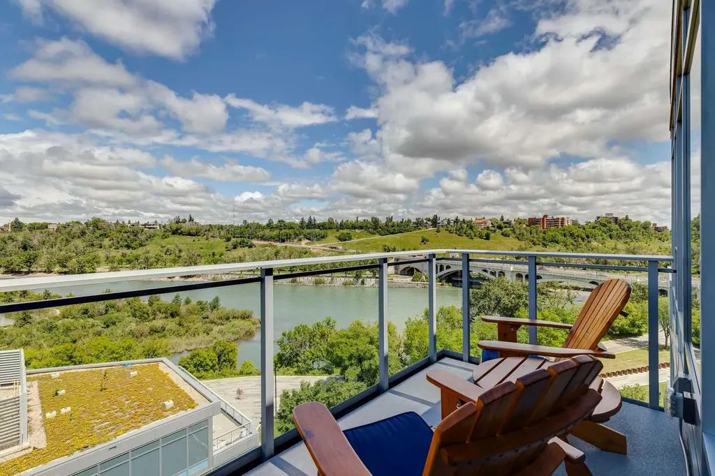 118 Waterfront Court SW Calgary AB T2P1K8