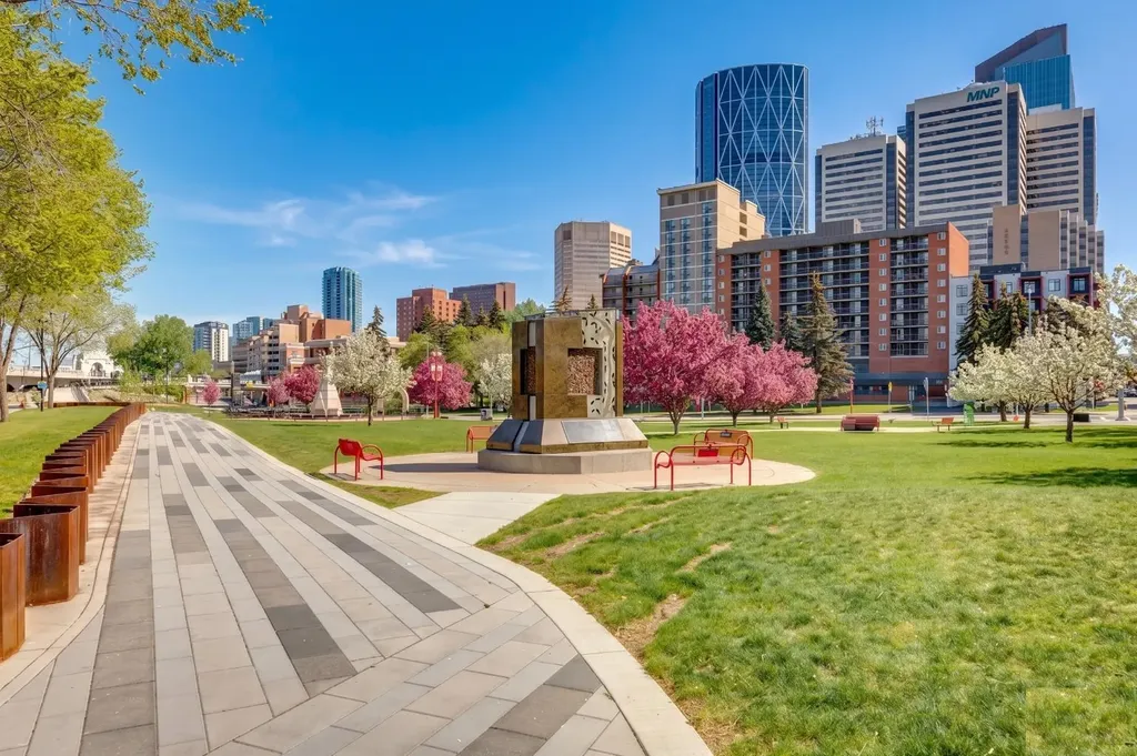 118 Waterfront Court SW Calgary AB T2P1K8