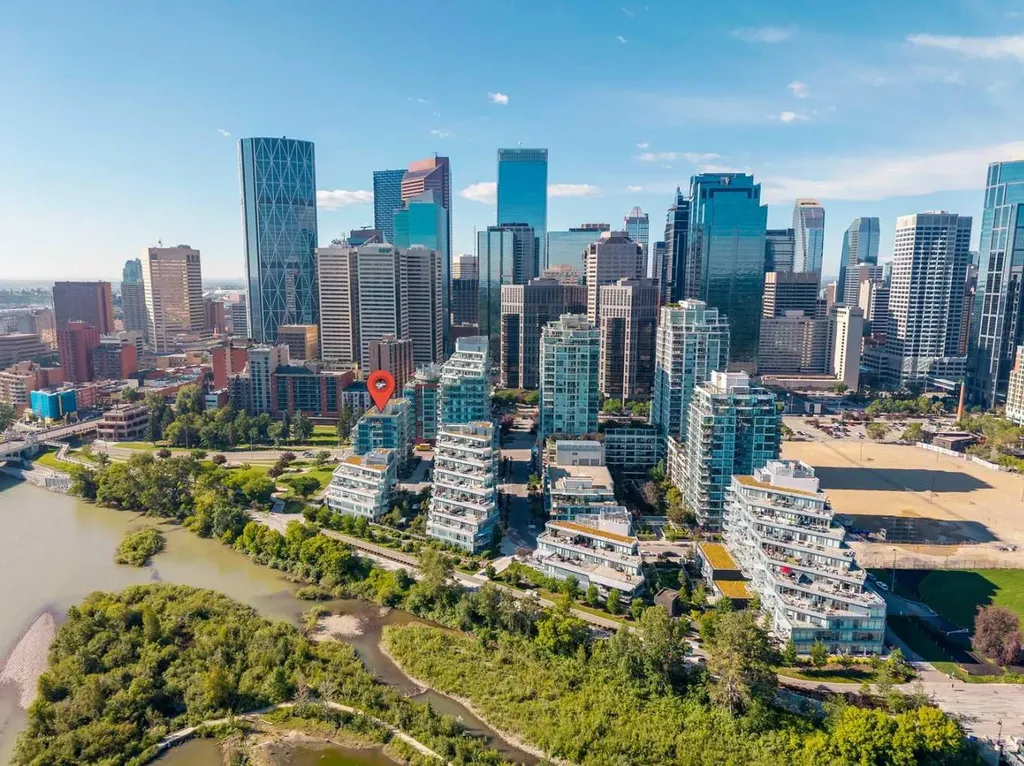 118 Waterfront Court SW Calgary AB T2P1K8