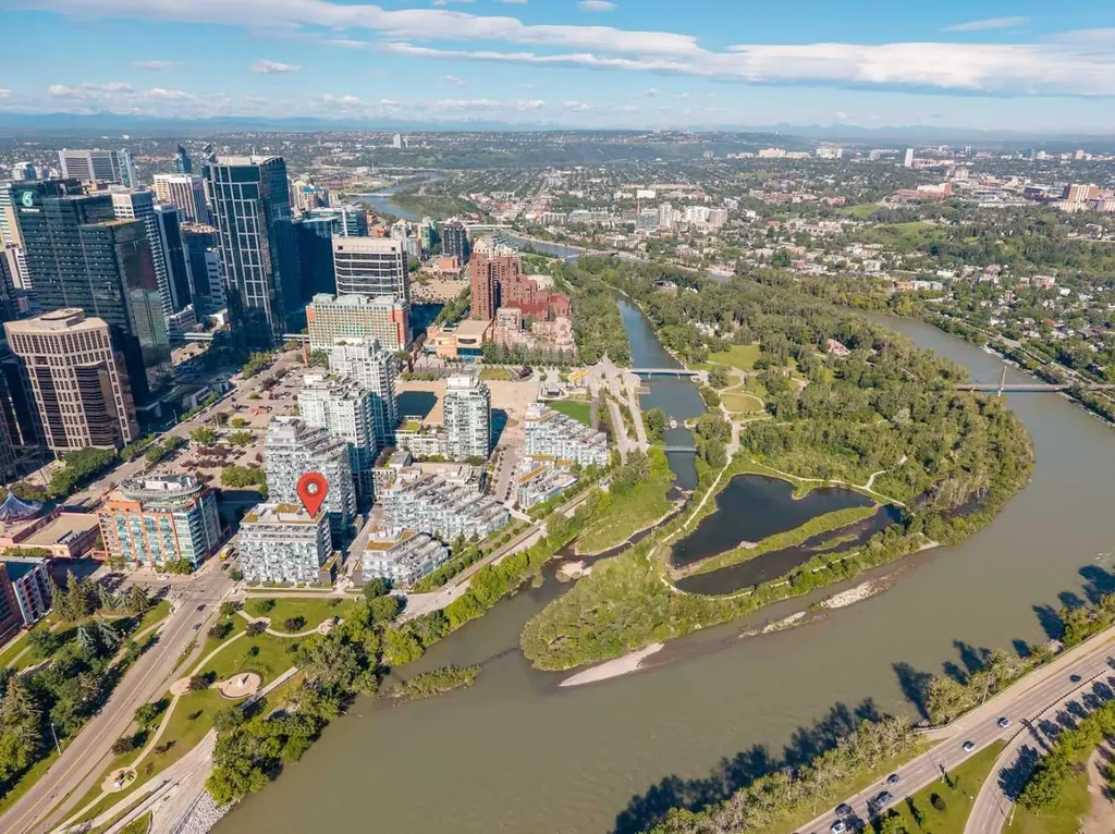 118 Waterfront Court SW Calgary AB T2P1K8