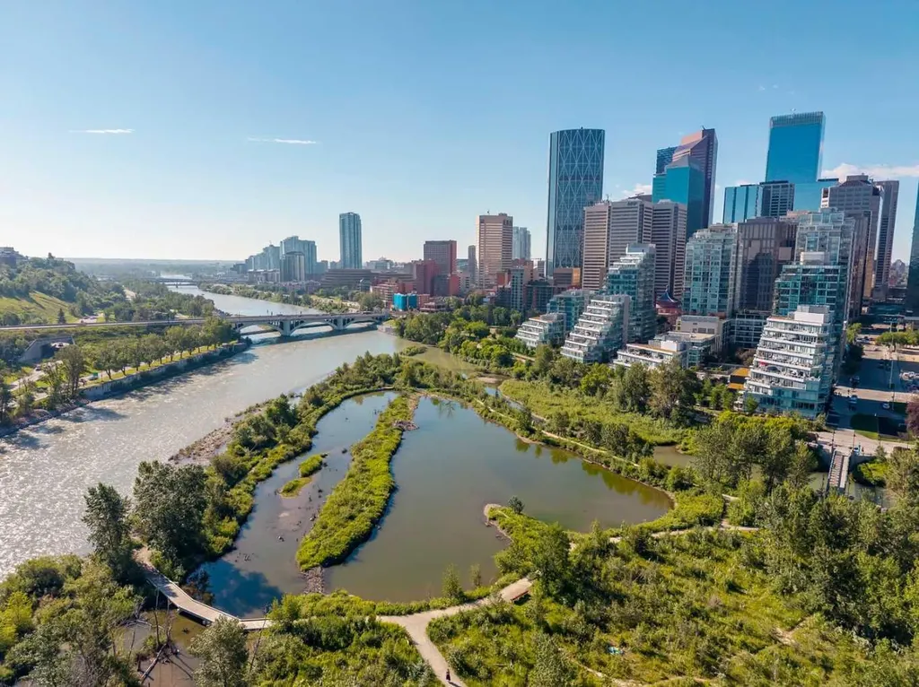 118 Waterfront Court SW Calgary AB T2P1K8