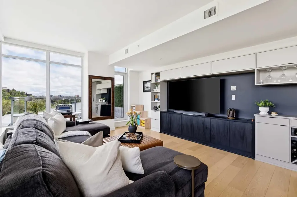 118 Waterfront Court SW Calgary AB T2P1K8
