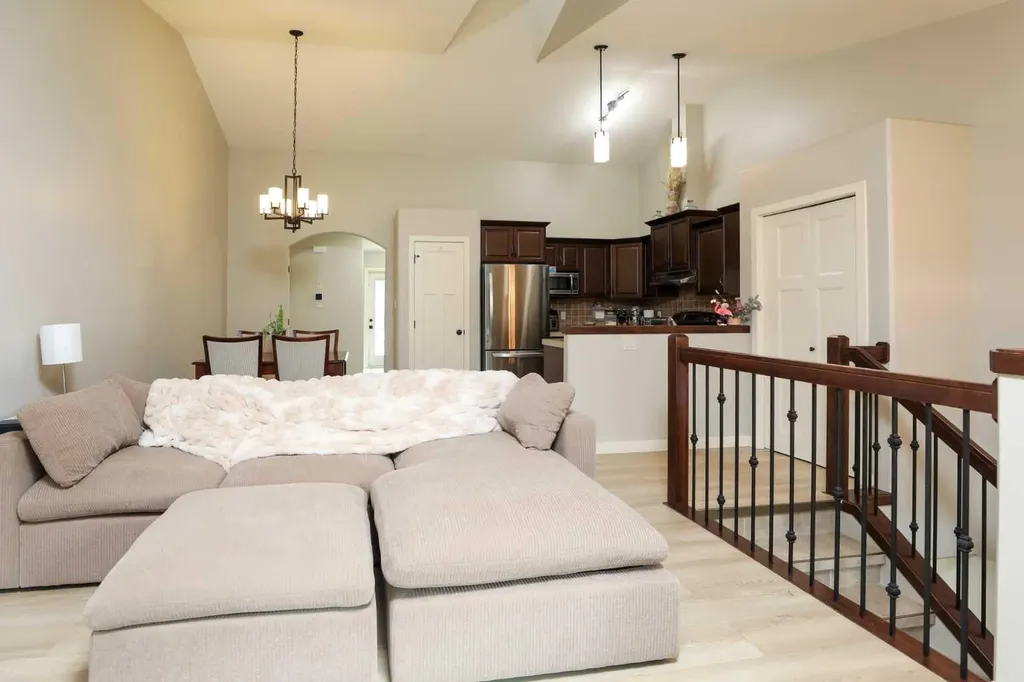 113 Lynx Road N Lethbridge AB T1H6W9