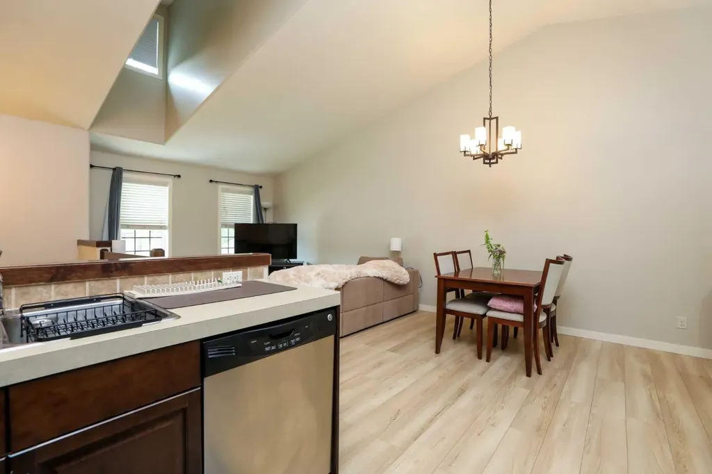 113 Lynx Road N Lethbridge AB T1H6W9