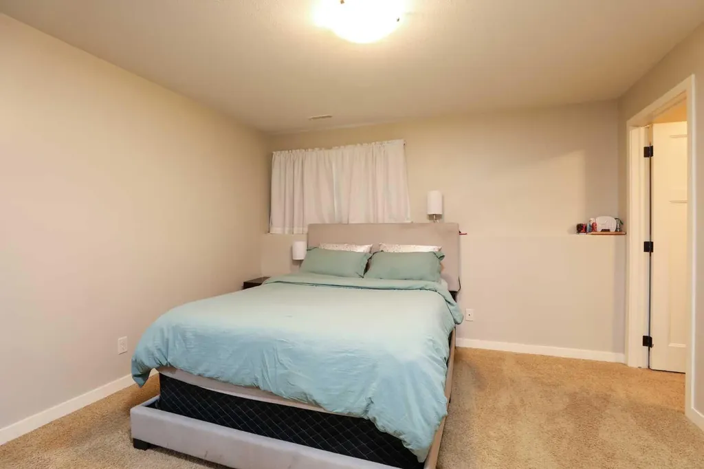 113 Lynx Road N Lethbridge AB T1H6W9