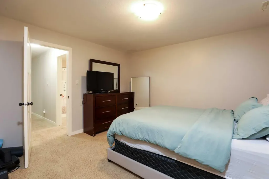 113 Lynx Road N Lethbridge AB T1H6W9
