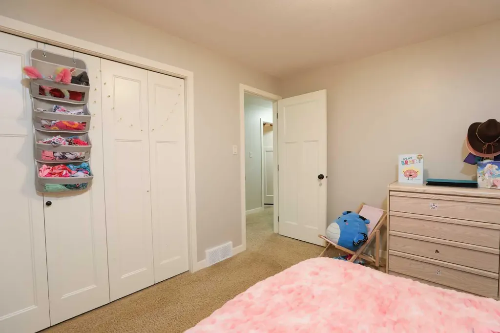113 Lynx Road N Lethbridge AB T1H6W9