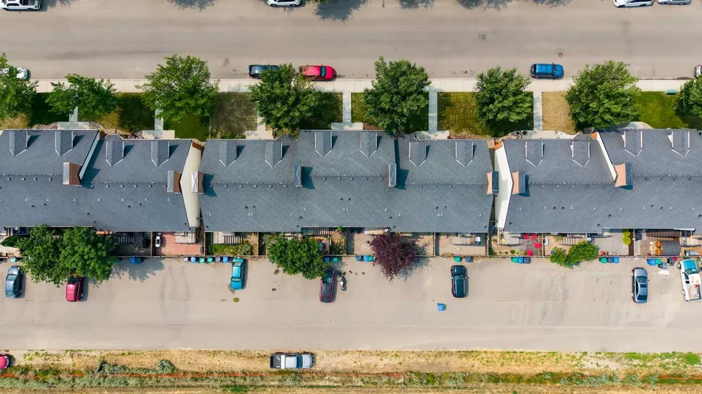 113 Lynx Road N Lethbridge AB T1H6W9