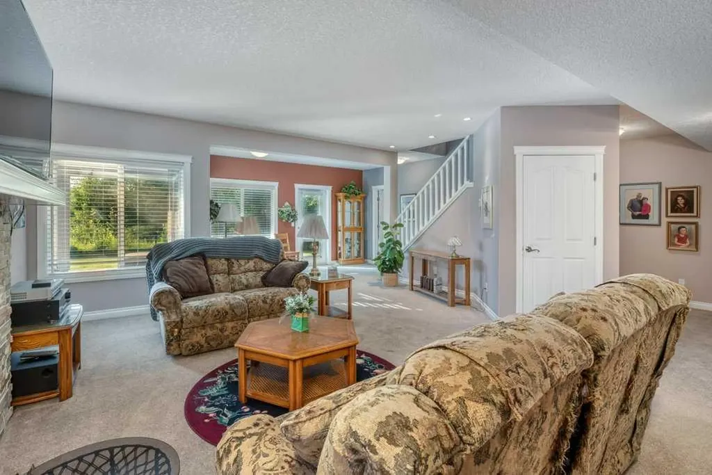 61 River Heights View Cochrane AB T4C0E6