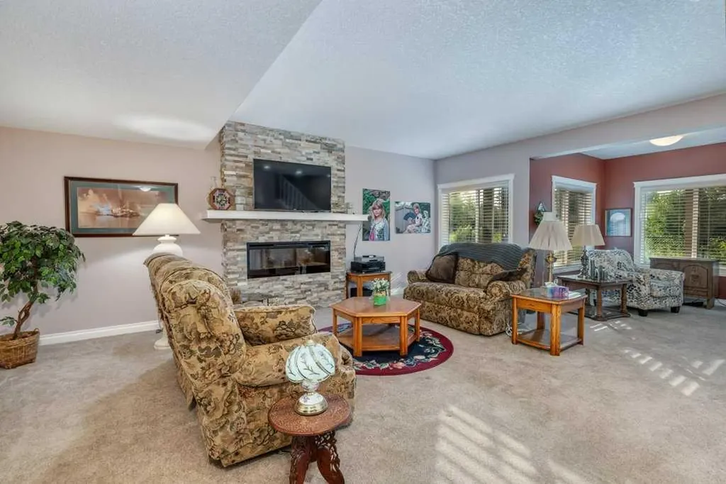 61 River Heights View Cochrane AB T4C0E6