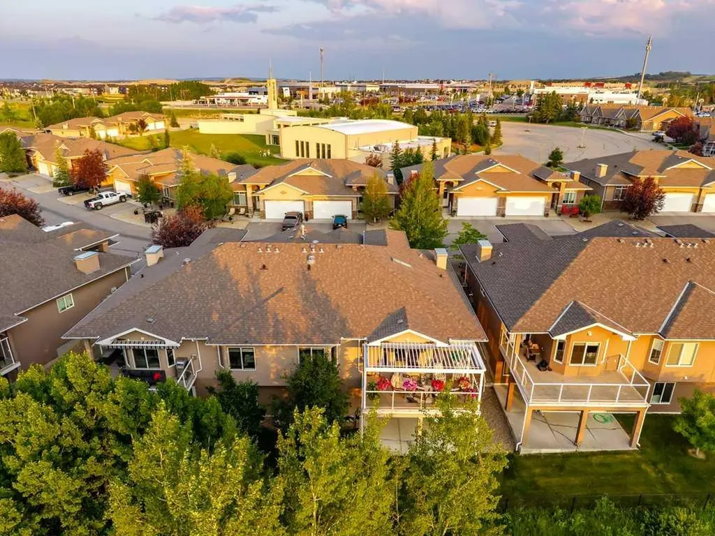 61 River Heights View Cochrane AB T4C0E6