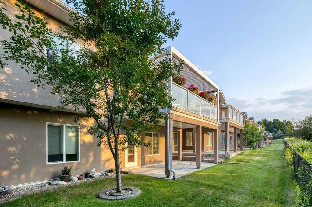61 River Heights View Cochrane AB T4C0E6